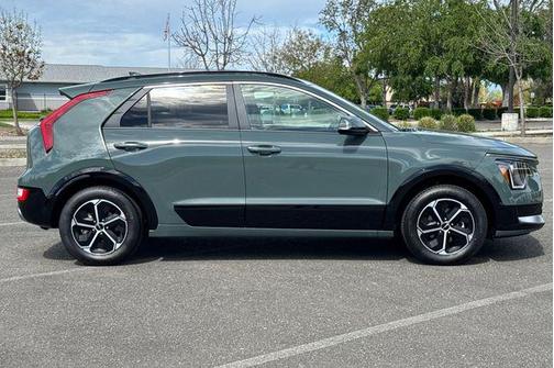 2025 Kia Niro SX