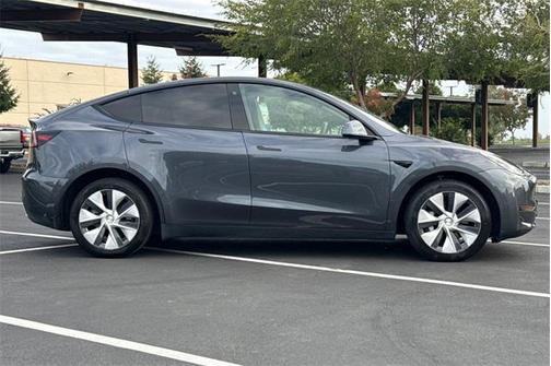 2022 Tesla Model Y Long Range Dual Motor All-Wheel Drive