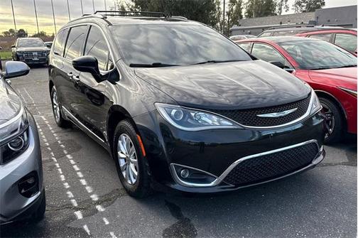 2018 Chrysler Pacifica Touring-L