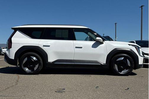 Snow White Pearl 2024 Kia EV9 Wind