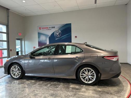 2019 Toyota Camry Hybrid XLE