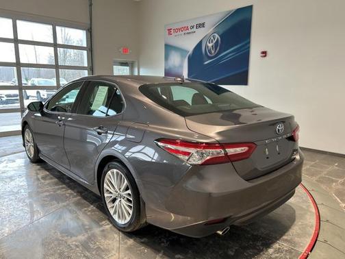 2019 Toyota Camry Hybrid XLE