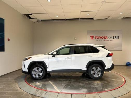 2022 Toyota RAV4 Hybrid XLE