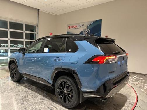 2025 Toyota RAV4 Hybrid SE