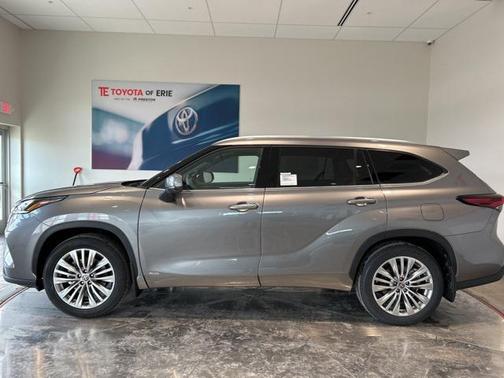 2026 Toyota Highlander Hybrid Platinum