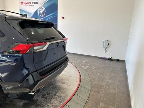 2021 Toyota RAV4 Hybrid SE