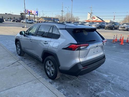 2022 Toyota RAV4 Hybrid XLE