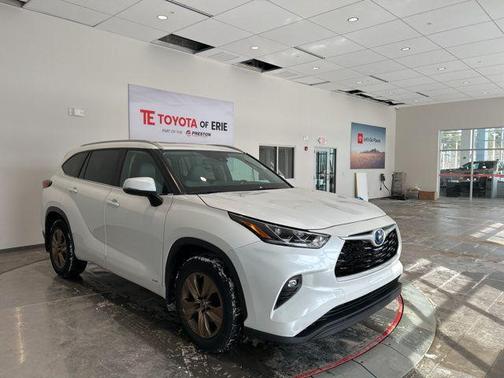 Wind Chill Pearl 2023 Toyota Highlander Hybrid XLE