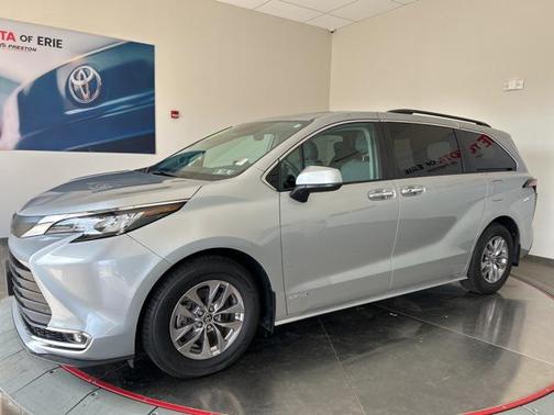 2021 Toyota Sienna XLE 8 Passenger