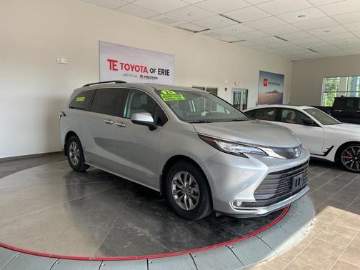 2021 Toyota Sienna XLE 8 Passenger
