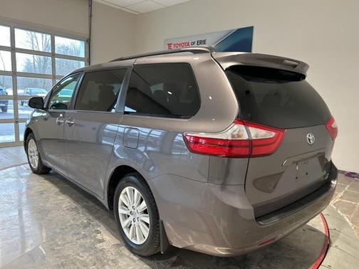 2017 Toyota Sienna XLE