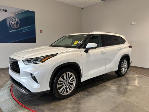 2025 Toyota Highlander Hybrid Platinum