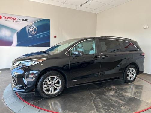 2021 Toyota Sienna XSE 7 Passenger