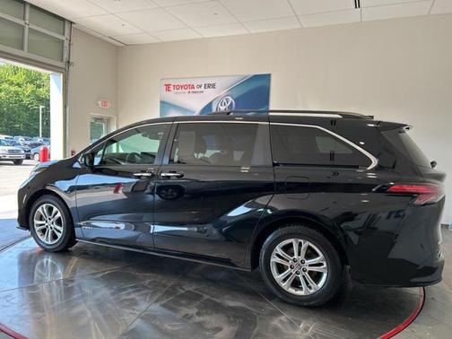 2021 Toyota Sienna XSE 7 Passenger