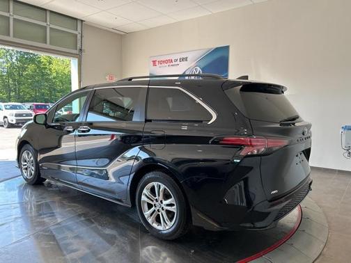 2021 Toyota Sienna XSE 7 Passenger