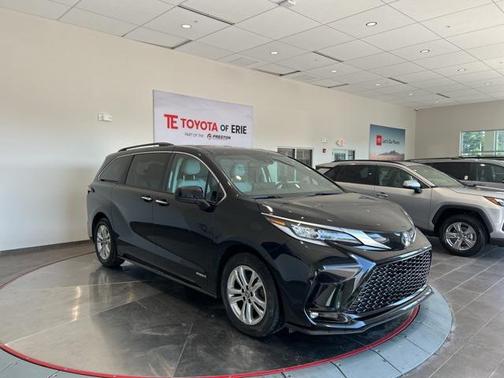 2021 Toyota Sienna XSE 7 Passenger