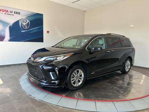 2021 Toyota Sienna XSE 7 Passenger