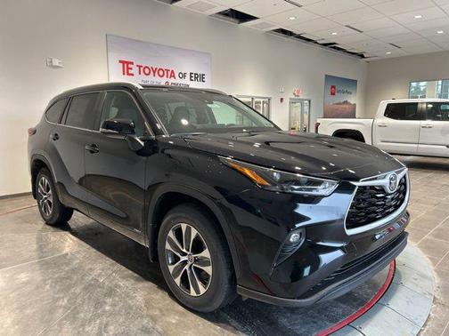 Midnight Black 2026 Toyota Highlander Hybrid XLE