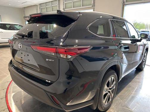 Midnight Black 2026 Toyota Highlander Hybrid XLE