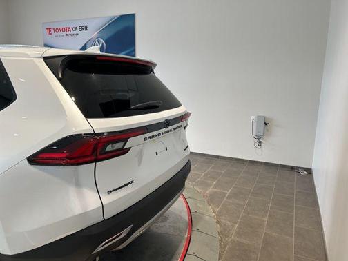 Pearl 2026 Toyota Grand Highlander Hybrid Platinum MAX