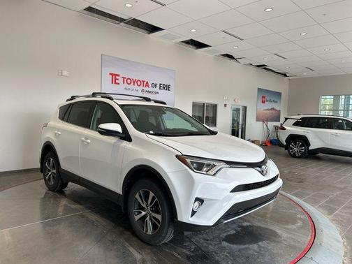 Super White 2018 Toyota RAV4