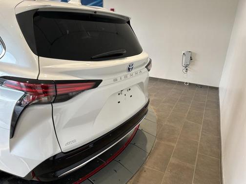 2022 Toyota Sienna Platinum 7 Passenger
