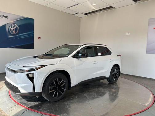 Pearl 2026 Toyota bZ XLE