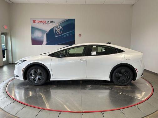 Pearl 2026 Toyota Prius Plug-In Hybrid SE