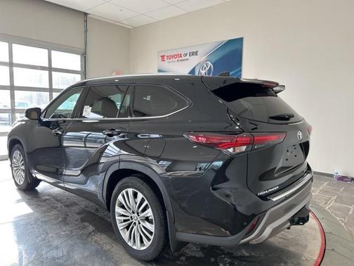 2026 Toyota Highlander Hybrid Platinum