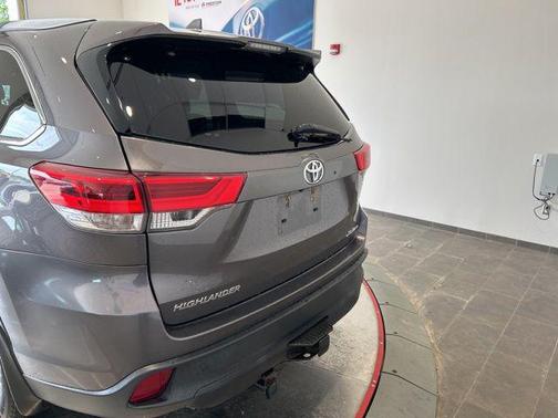 Predawn Gray Mica 2018 Toyota Highlander XLE