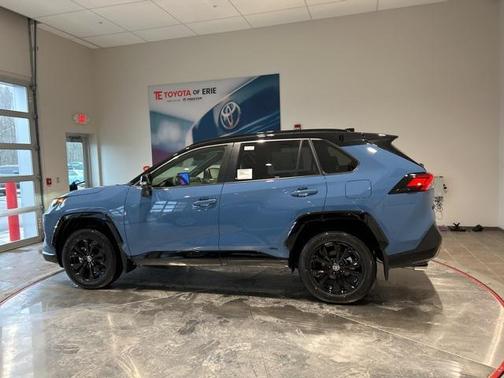 2025 Toyota RAV4 Hybrid SE