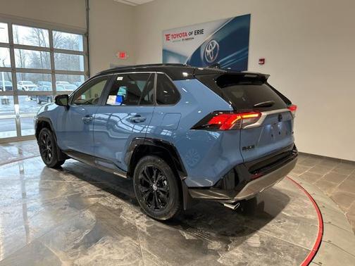 2025 Toyota RAV4 Hybrid SE