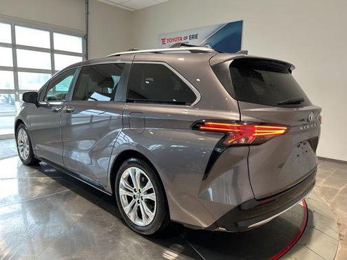 2021 Toyota Sienna Platinum 7 Passenger
