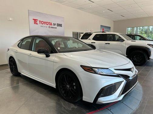 Wind Chill Pearl/Midnight Black Metallic 2023 Toyota Camry XSE