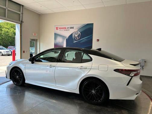 Wind Chill Pearl/Midnight Black Metallic 2023 Toyota Camry XSE