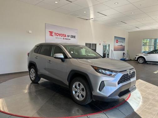 2022 Toyota RAV4 LE