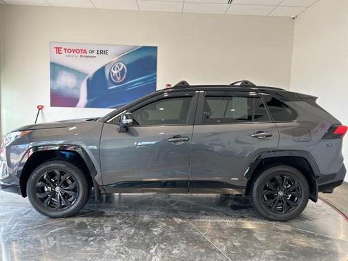 2025 Toyota RAV4 Hybrid SE