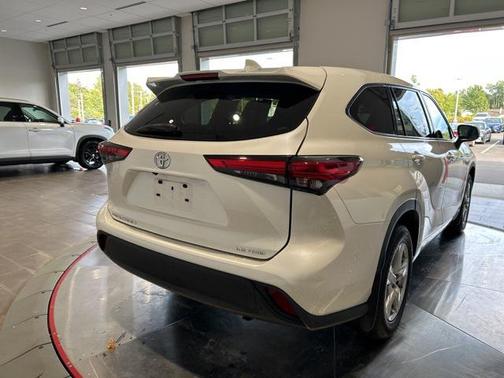 2020 Toyota Highlander LE