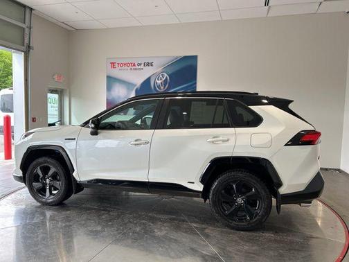 Blizzard Pearl/Midnight Black Metallic 2021 Toyota RAV4 Hybrid SE