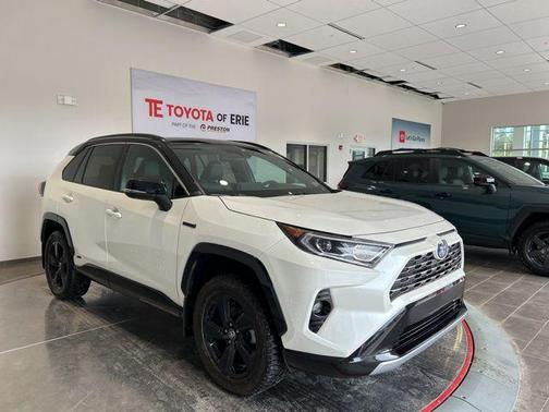Blizzard Pearl/Midnight Black Metallic 2021 Toyota RAV4 Hybrid SE