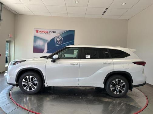 2025 Toyota Highlander XLE