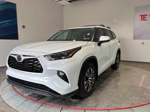 Wind Chill Pearl 2022 Toyota Highlander XLE