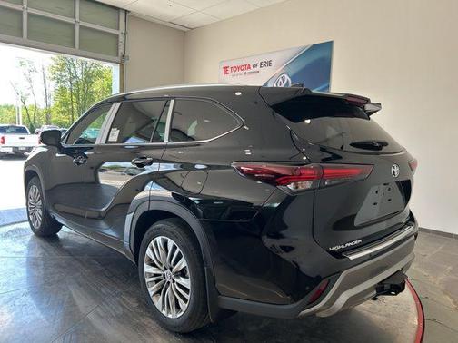Midnight Black 2026 Toyota Highlander Hybrid Platinum