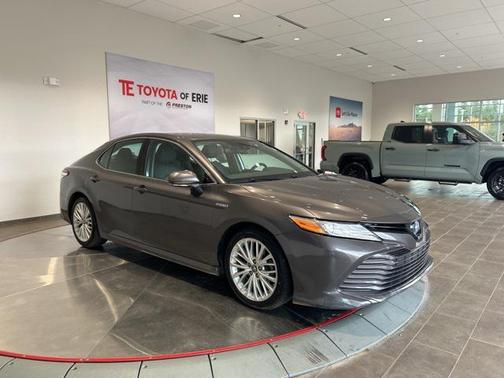 2019 Toyota Camry Hybrid XLE
