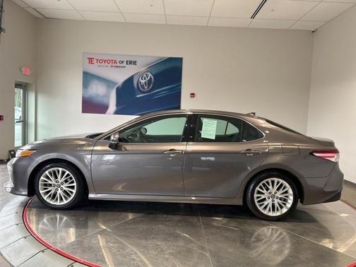 2019 Toyota Camry Hybrid XLE