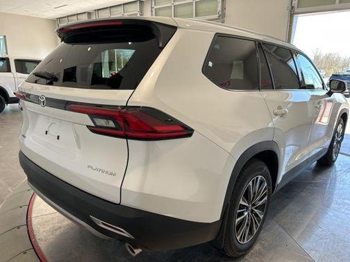 Pearl 2026 Toyota Grand Highlander Hybrid Platinum MAX