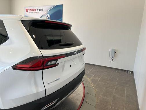 Pearl 2026 Toyota Grand Highlander Hybrid Platinum MAX