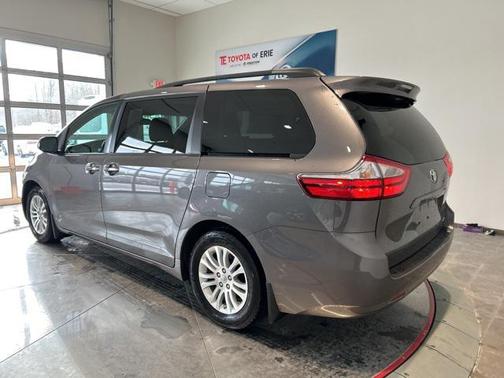 2017 Toyota Sienna XLE