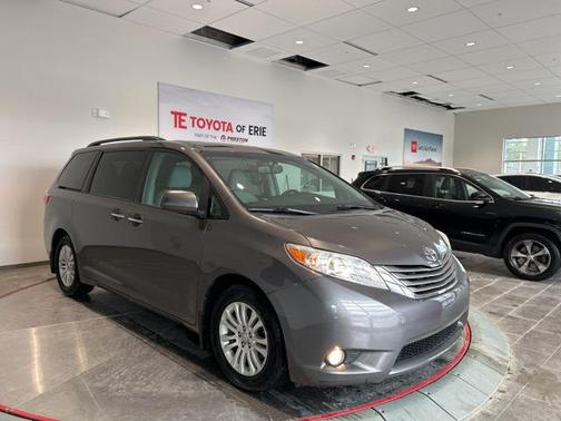 2017 Toyota Sienna XLE