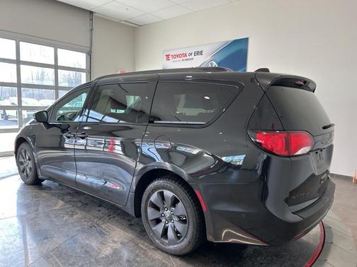 2020 Chrysler Pacifica Hybrid Red S Edition